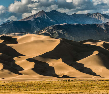 发现美国最好的沙丘，从加利福尼亚州到北卡罗来纳州，包括大沙丘国家公园，外滩等。