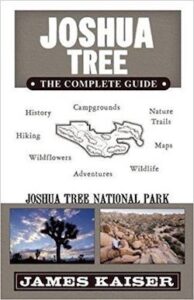 约书亚树完整指南//第一次去约书亚树国家公园?这里有3个最好的约书亚树徒步旅行的细节，以及住宿的信息。