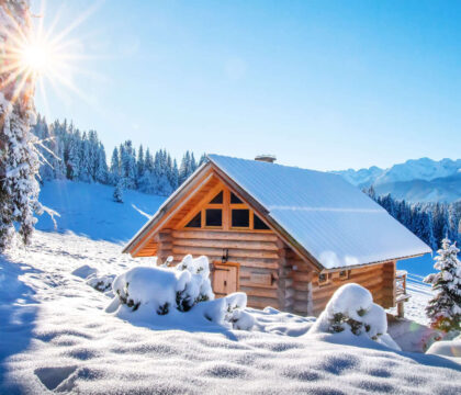 计划一次冒险之旅，去这些冬季偏僻的小屋之一，可以通过雪鞋行走、越野或越野滑雪到达