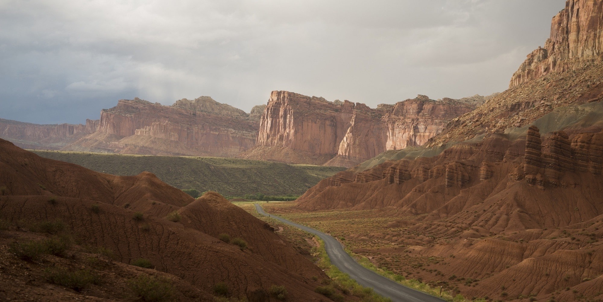 Capitol Reef Scenic Drive // Explore Utah National Parks in this 9-day road trip itinerary with the best hikes, activities & camping in Zion, Bryce, Capitol Reef, Arches & Canyonlands.