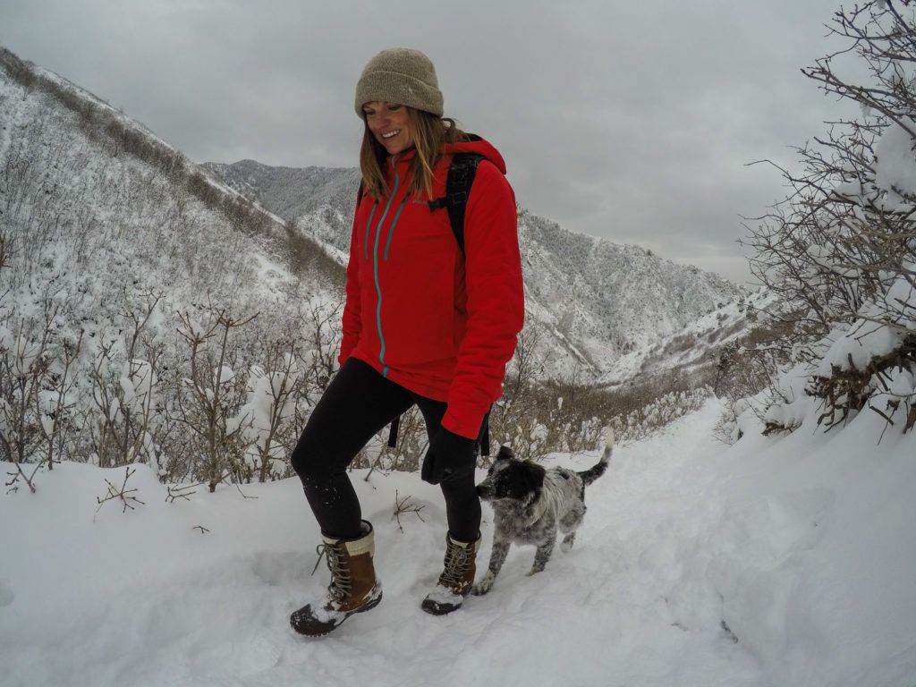 对寒冷天气的徒步旅行感兴趣?了解基本层，壳，和其他冬季徒步旅行的服装与我们的冬季户外服装指南。