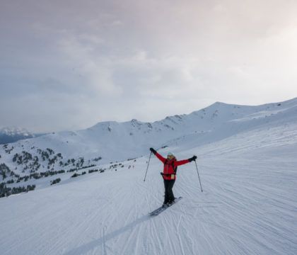 这个冬天需要提提神吗?尝试滑雪!这里有滑雪的8个好处，可以帮助改善你的健康，自信，快乐等等。