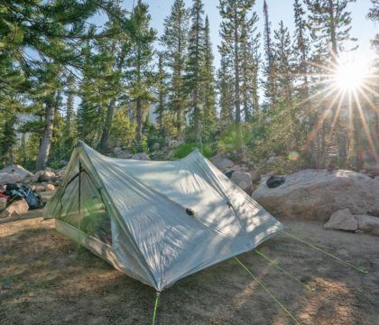为了延长你的帐篷的使用寿命，你可以在整夜的露营期间和之后对它进行保养。阅读帐篷护理，清洁和如何修理的最佳提示。