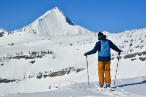 为男士和女士寻找最好的电热手套，让你的手在冬季活动时保持温暖，比如滑雪和徒步旅行。