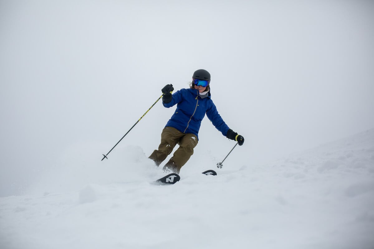 寻找适合男女的电热袜子，在冬季滑雪和徒步旅行等活动中为你的脚保暖。