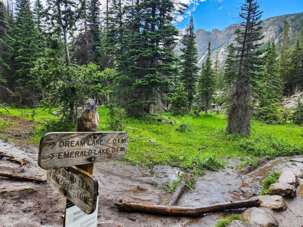 Trail sign pointing to Emerald and Dream Lake in Rocky Mountain National Park